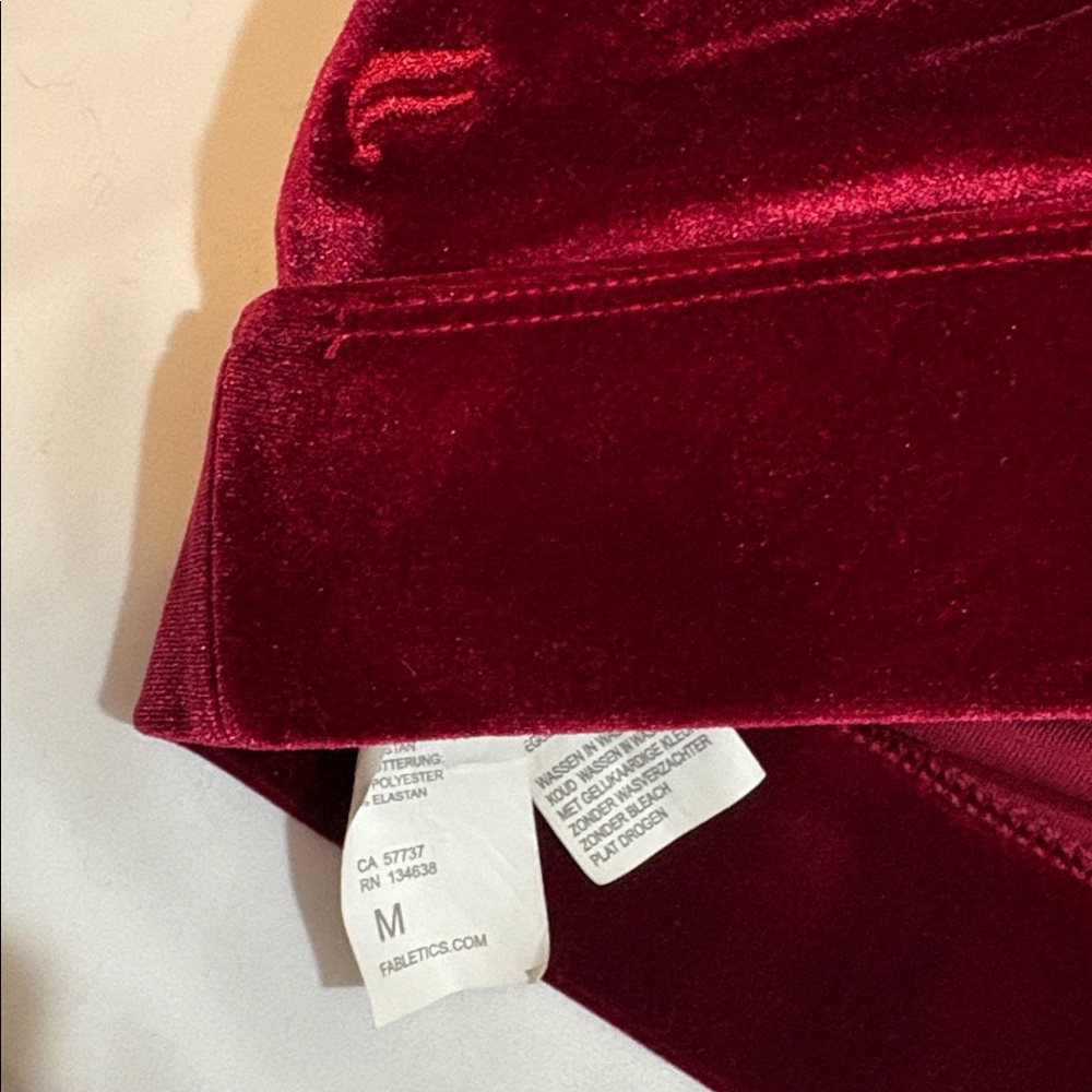 Fabletics Red Velvet Velour Oasis Twist Sports Bra + Emma Leggings Matching Set - Picture 4 of 11